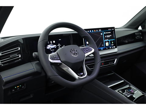 Volkswagen Tiguan 1.5 eHybrid R-Line Black Style | Pano | Massage | Adapt. Cruise | IQ. Light | Camera | Keyless | CarPlay