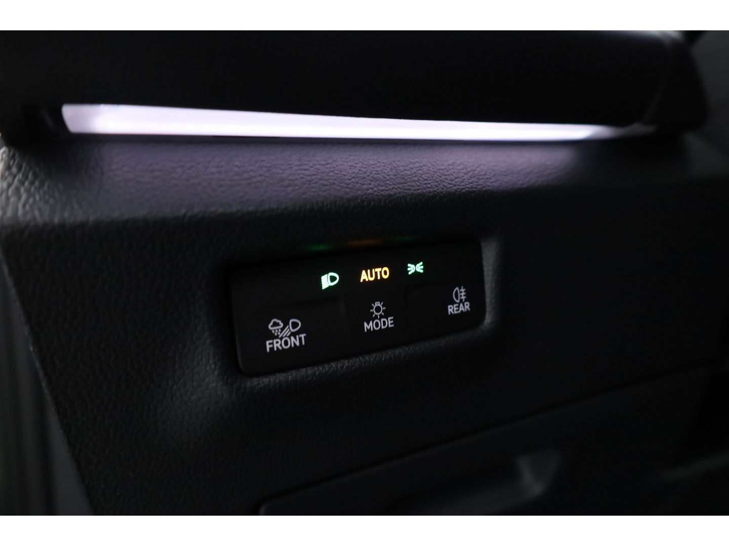 Volkswagen Tiguan 1.5 eHybrid R-Line Black Style | Pano | Massage | Adapt. Cruise | IQ. Light | Camera | Keyless | CarPlay