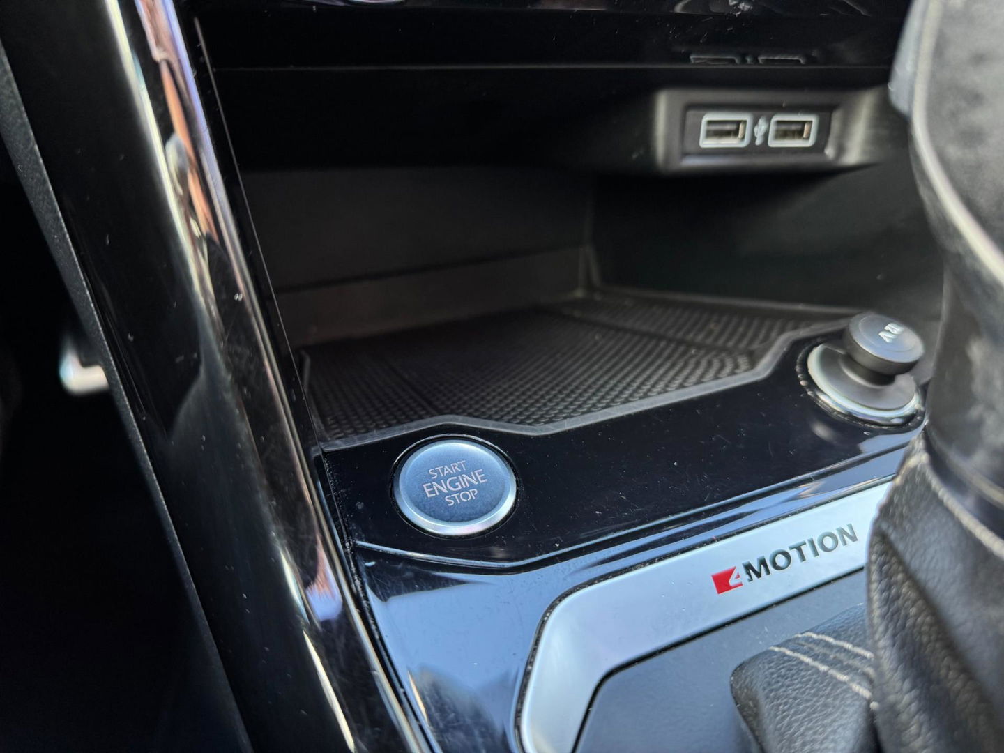 Volkswagen T-Roc 2.0 TSI 4Motion R 300 PK AKRAPOVIC Panorama Camera