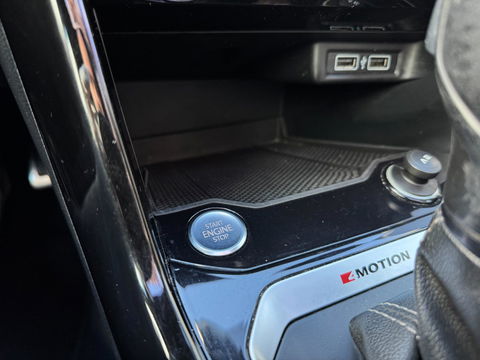 Volkswagen T-Roc 2.0 TSI 4Motion R 300 PK AKRAPOVIC Panorama Camera