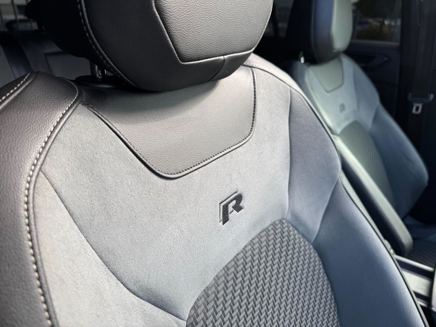 Volkswagen T-Roc 2.0 TSI 4Motion R 300 PK AKRAPOVIC Panorama Camera