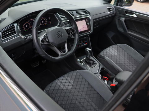 Volkswagen Tiguan 1.4 eHybrid R-Line 245PK | 20 inch | 30.000km!