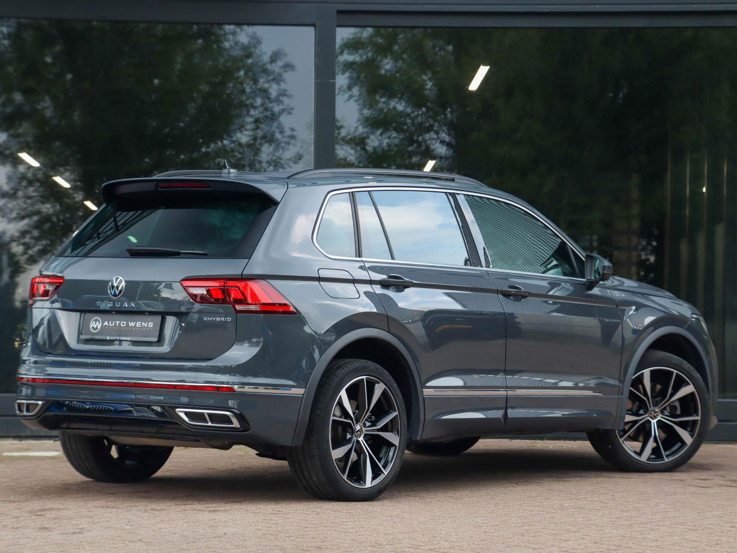 Volkswagen Tiguan 1.4 eHybrid R-Line 245PK Matrix LED 20 inch 30.000km!