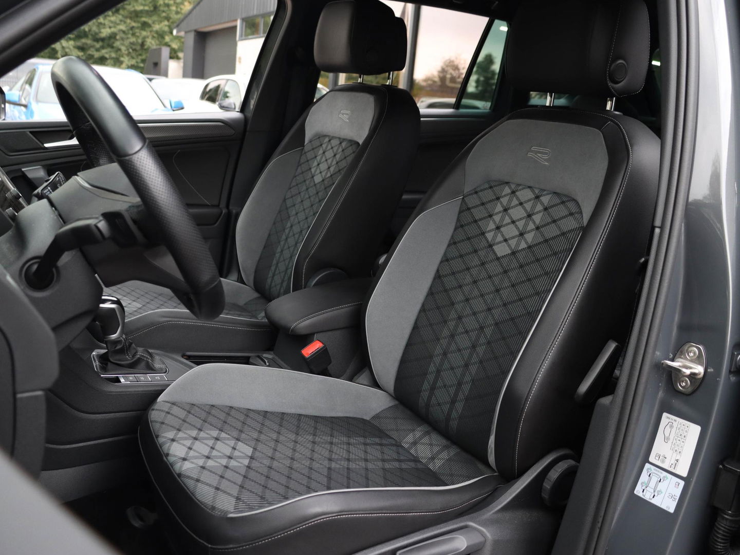 Volkswagen Tiguan 1.4 eHybrid R-Line 245PK Matrix LED 20 inch 30.000km!
