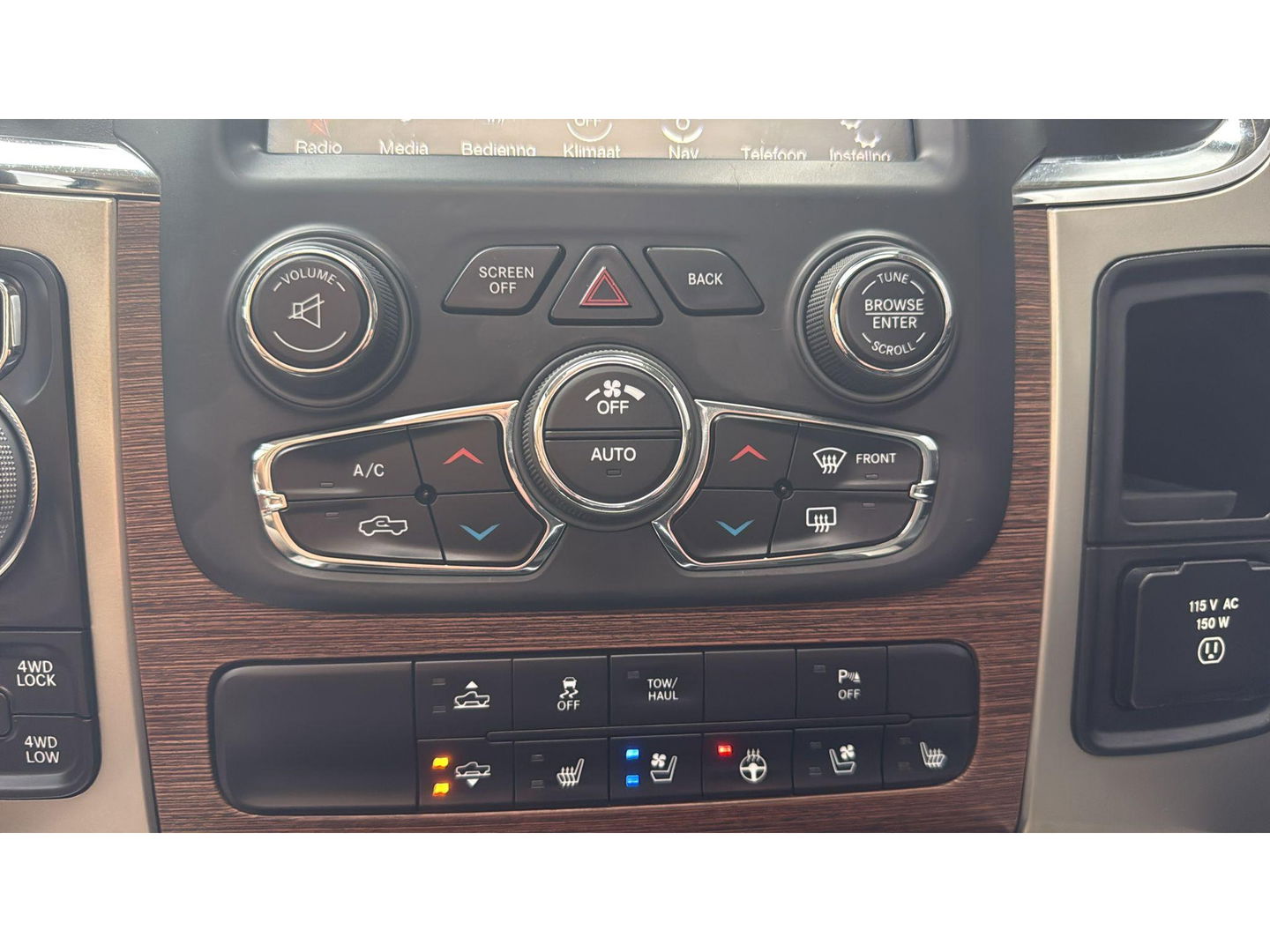 Dodge Ram 1500 5.7 V8 4x4 Crew Cab Laramie 4WD LPG Catalogusprijs  € 25977
