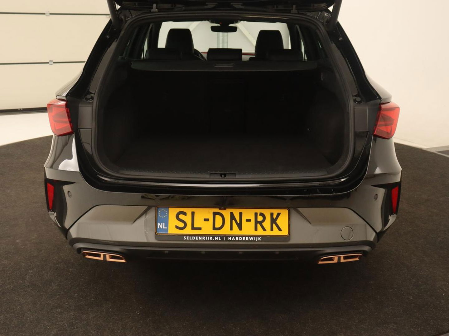 CUPRA Leon 1.5 TSI e-Hybrid | Stoel & stuurverwarming | Camera | Adaptive cruise | Carplay | Navigatie | Matrix LED | Sfeerverlichting | PHEV | Plug In