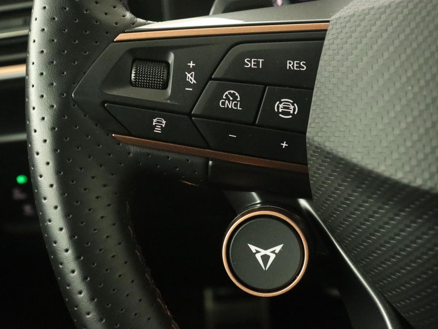 CUPRA Leon 1.5 TSI e-Hybrid | Stoel & stuurverwarming | Camera | Adaptive cruise | Carplay | Navigatie | Matrix LED | Sfeerverlichting | PHEV | Plug In
