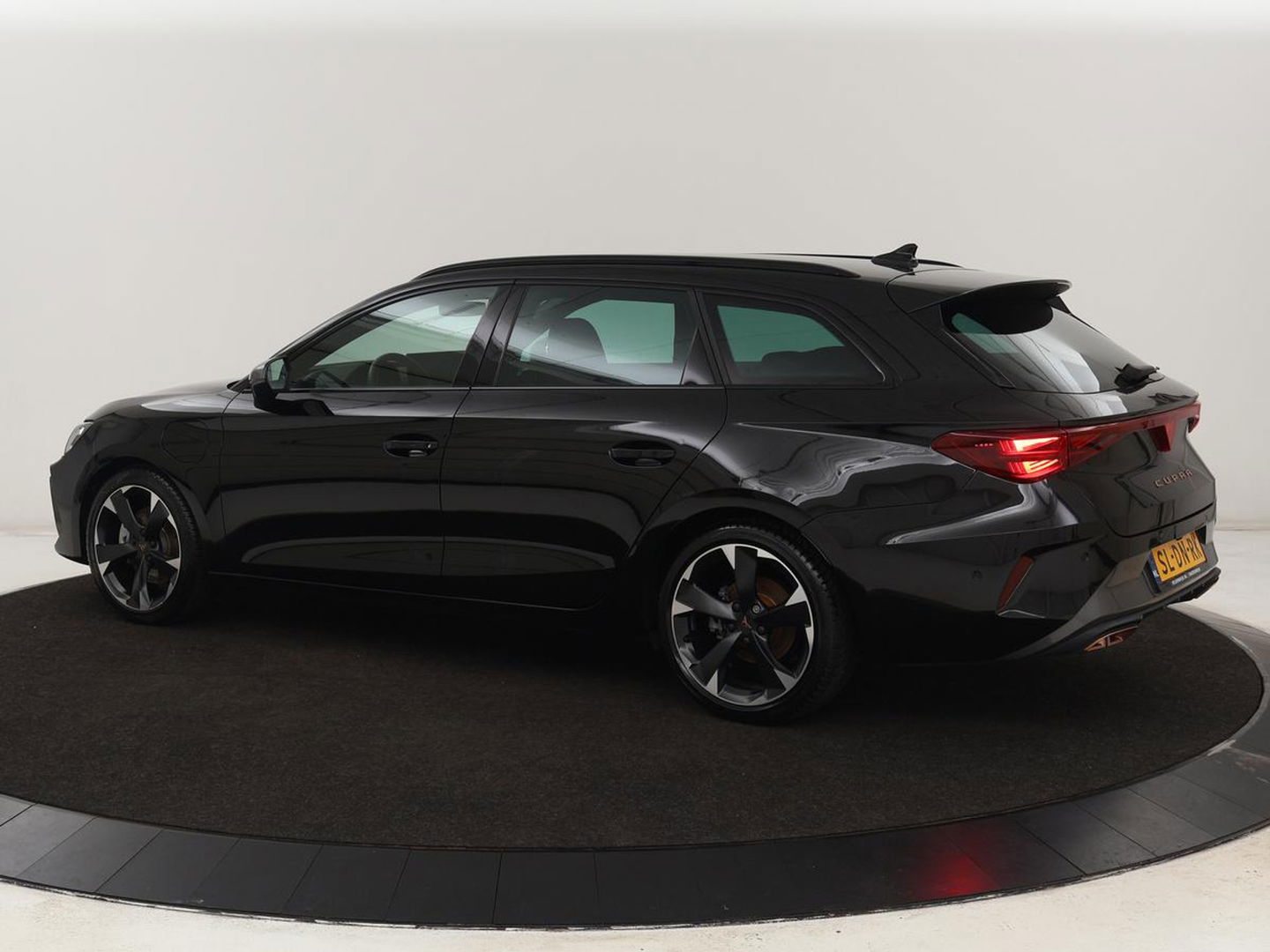CUPRA Leon 1.5 TSI e-Hybrid | Stoel & stuurverwarming | Camera | Adaptive cruise | Carplay | Navigatie | Matrix LED | Sfeerverlichting | PHEV | Plug In