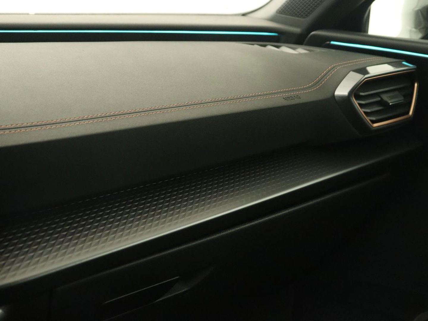 CUPRA Leon 1.5 TSI e-Hybrid | Stoel & stuurverwarming | Camera | Adaptive cruise | Carplay | Navigatie | Matrix LED | Sfeerverlichting | PHEV | Plug In