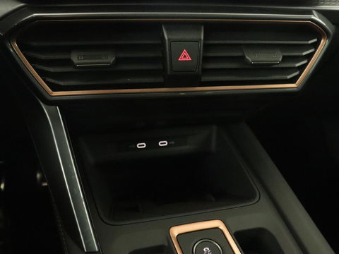 CUPRA Leon 1.5 TSI e-Hybrid | Stoel & stuurverwarming | Camera | Adaptive cruise | Carplay | Navigatie | Matrix LED | Sfeerverlichting | PHEV | Plug In