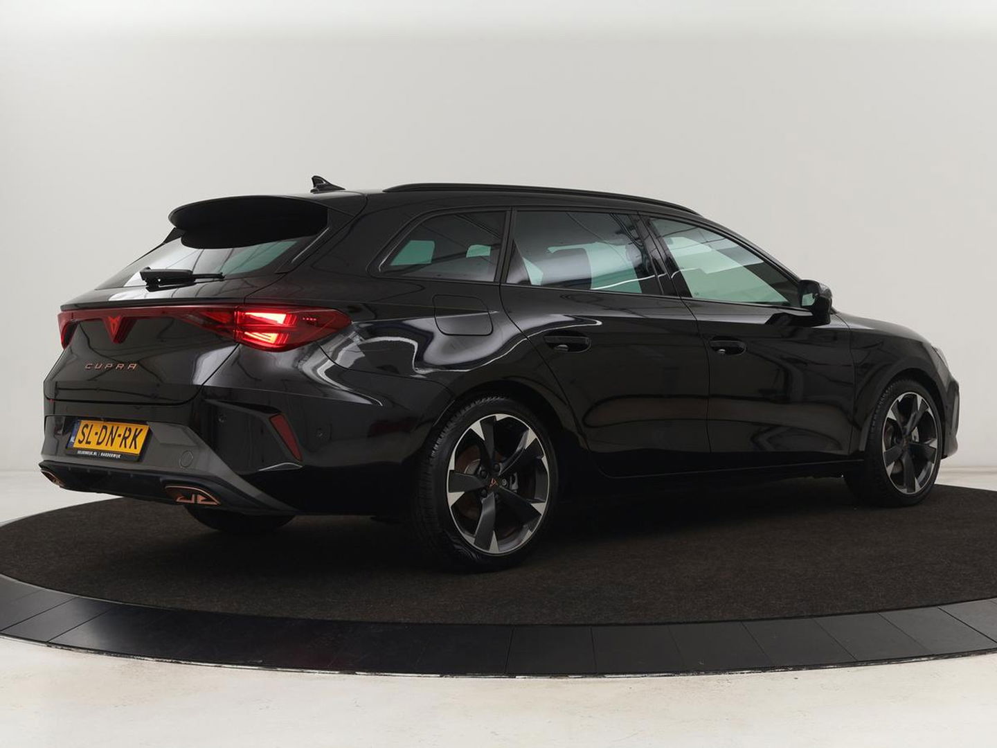 CUPRA Leon 1.5 TSI e-Hybrid | Stoel & stuurverwarming | Camera | Adaptive cruise | Carplay | Navigatie | Matrix LED | Sfeerverlichting | PHEV | Plug In