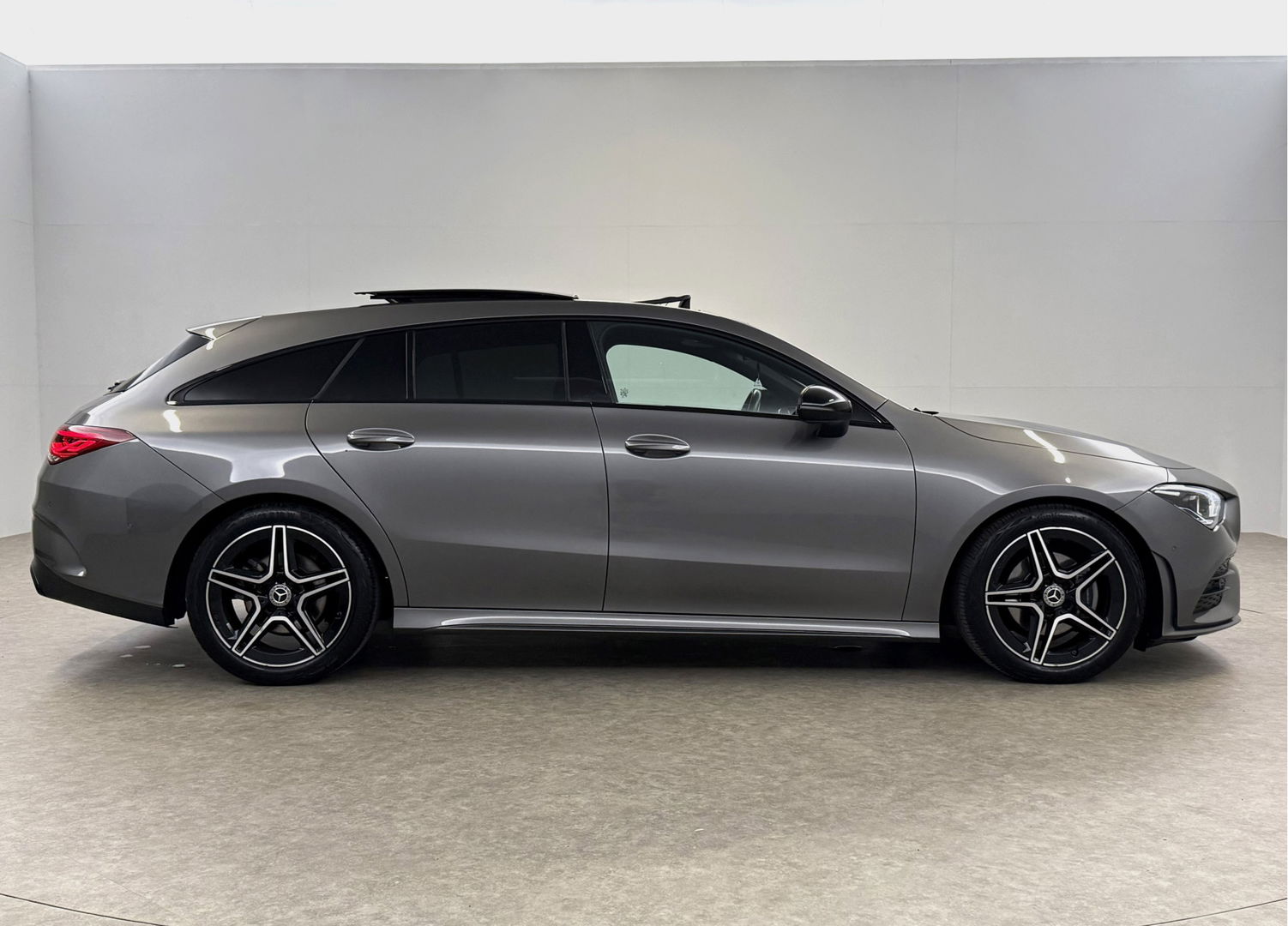 Mercedes-Benz CLA-Klasse 180 AMG | Pano | LED | Trekhaak | Virtual | Camera | Carplay | Cruise
