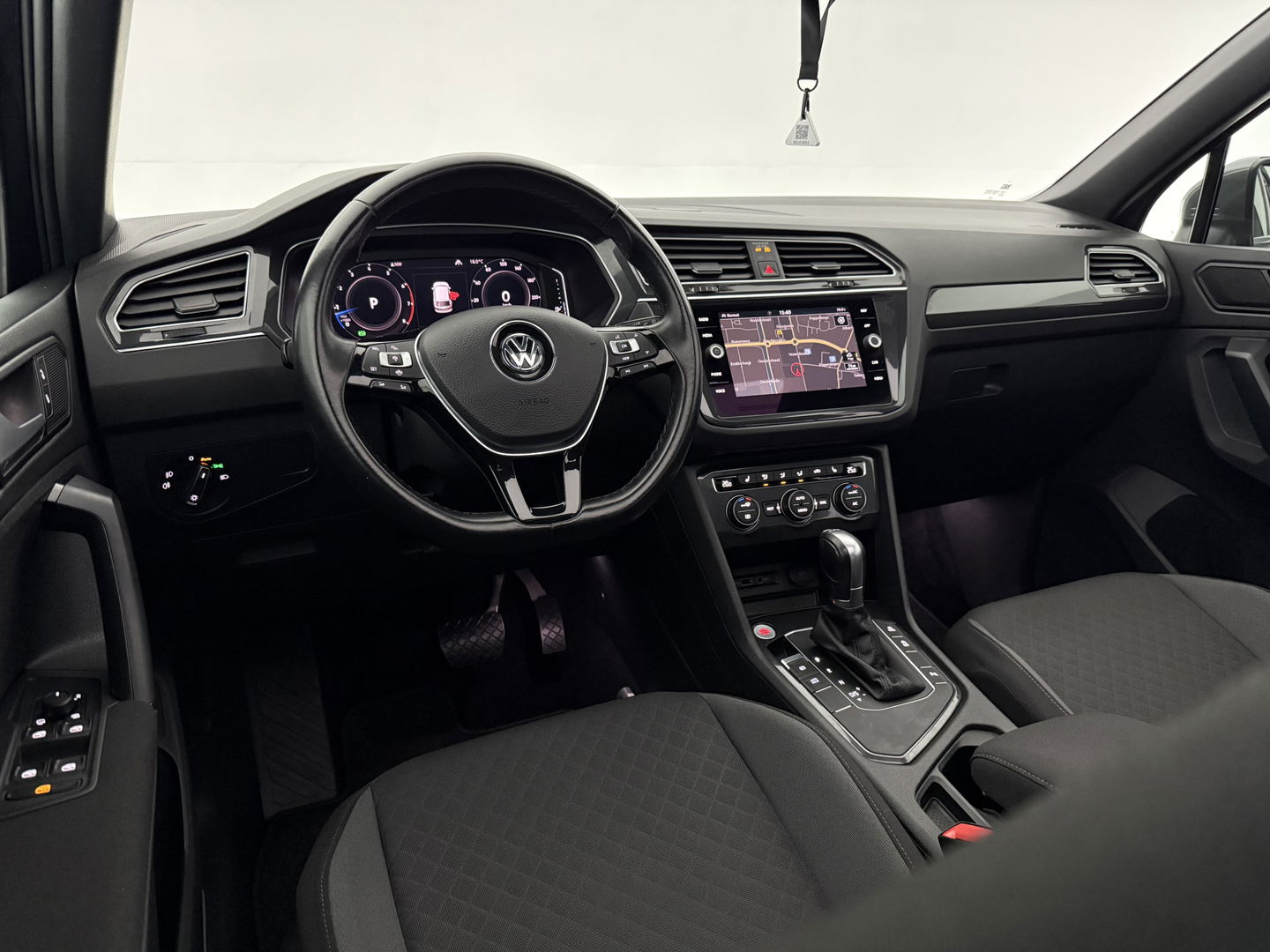Volkswagen Tiguan 1.5 TSI ACT R-line 150PK | Pano | Virtual | Carplay | Trekh. | Keyless | Adaptive Cruise | Stoelverw.