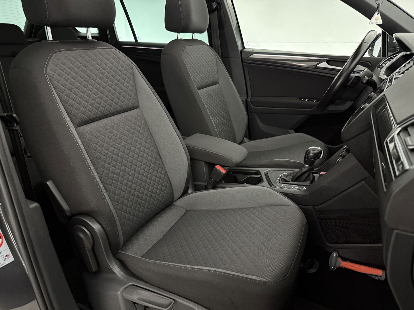 Volkswagen Tiguan 1.5 TSI ACT R-line 150PK | Pano | Virtual | Carplay | Trekh. | Keyless | Adaptive Cruise | Stoelverw.