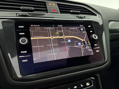 Volkswagen Tiguan 1.5 TSI ACT R-line 150PK | Pano | Virtual | Carplay | Trekh. | Keyless | Adaptive Cruise | Stoelverw.