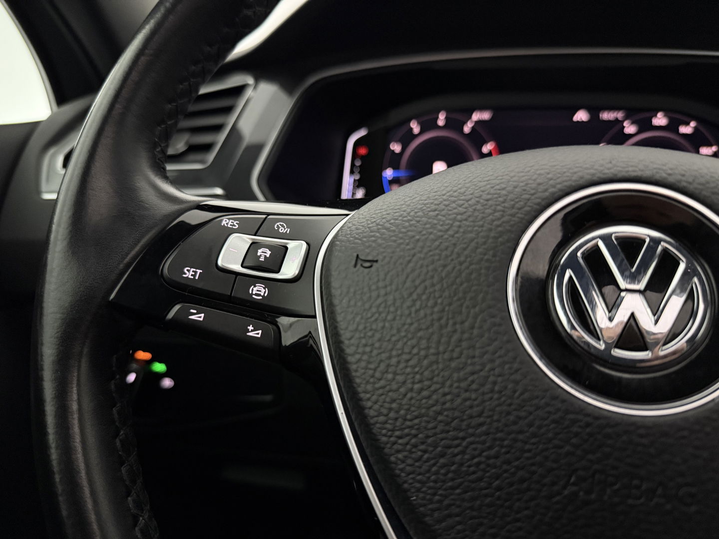 Volkswagen Tiguan 1.5 TSI ACT R-line 150PK | Pano | Virtual | Carplay | Trekh. | Keyless | Adaptive Cruise | Stoelverw.
