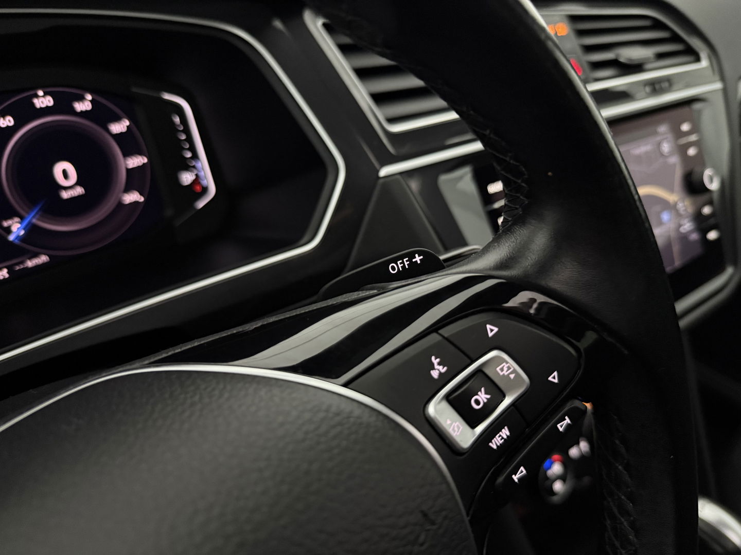 Volkswagen Tiguan 1.5 TSI ACT R-line 150PK | Pano | Virtual | Carplay | Trekh. | Keyless | Adaptive Cruise | Stoelverw.