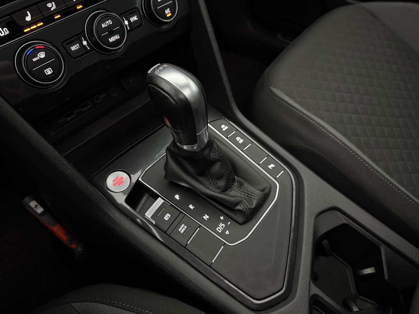 Volkswagen Tiguan 1.5 TSI ACT R-line 150PK | Pano | Virtual | Carplay | Trekh. | Keyless | Adaptive Cruise | Stoelverw.
