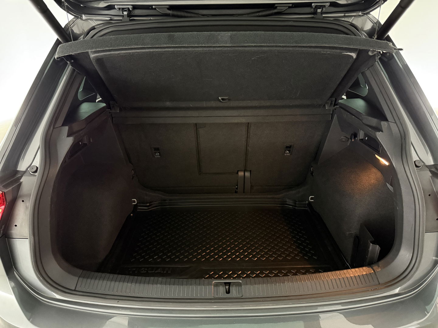 Volkswagen Tiguan 1.5 TSI ACT R-line 150PK | Pano | Virtual | Carplay | Trekh. | Keyless | Adaptive Cruise | Stoelverw.