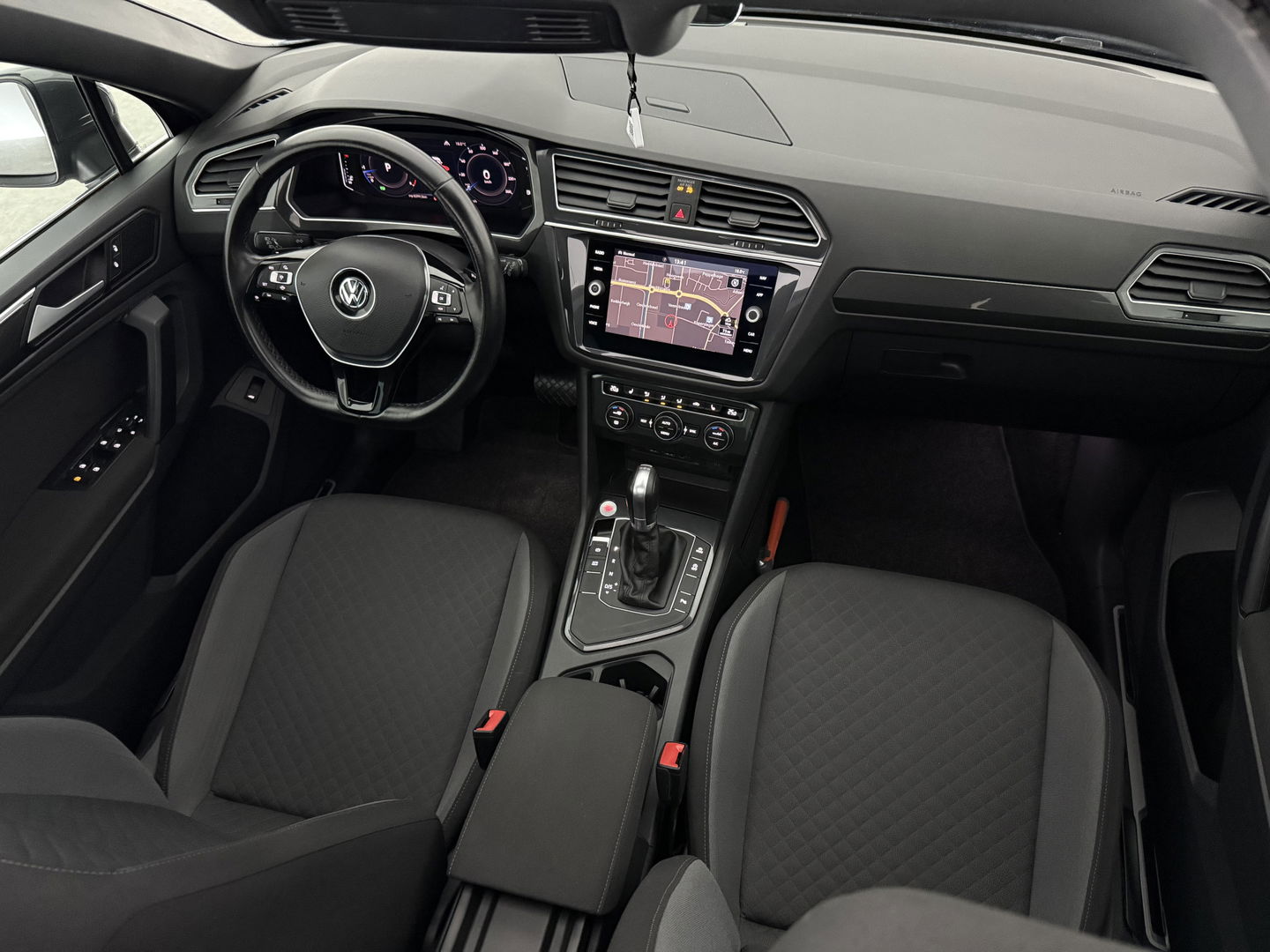 Volkswagen Tiguan 1.5 TSI ACT R-line 150PK | Pano | Virtual | Carplay | Trekh. | Keyless | Adaptive Cruise | Stoelverw.