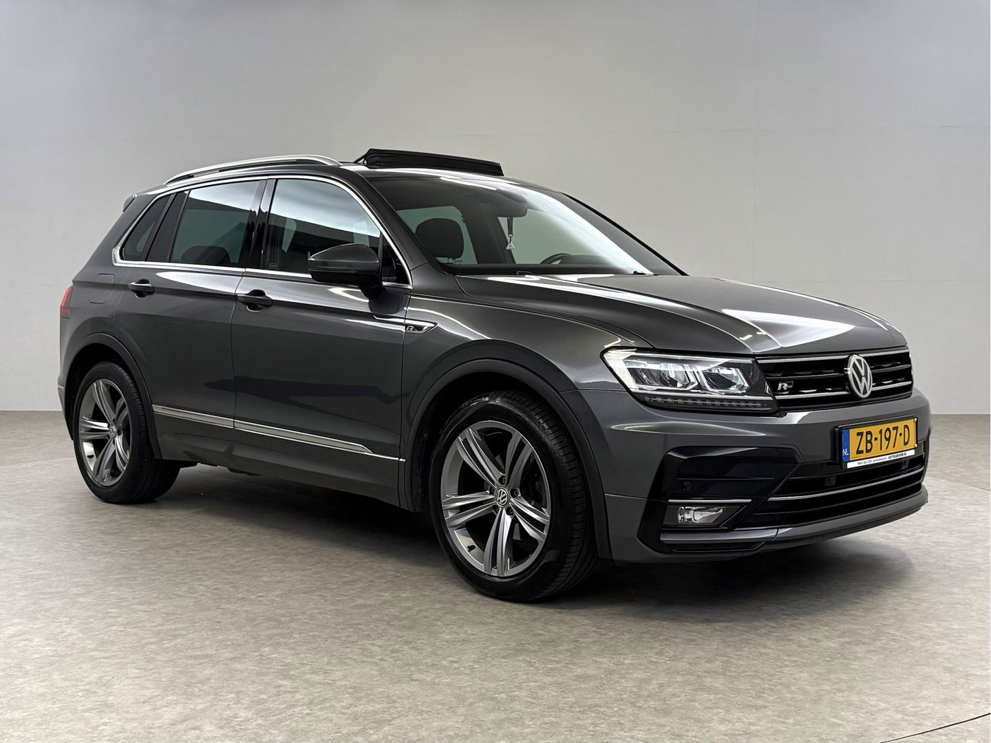 Volkswagen Tiguan 1.5 TSI ACT R-line 150PK | Pano | Virtual | Carplay | Trekh. | Keyless | Adaptive Cruise | Stoelverw.