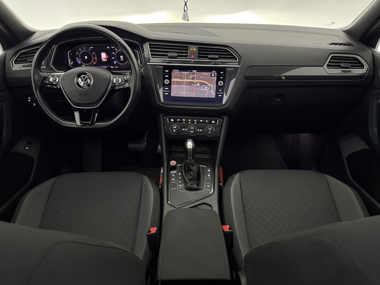 Volkswagen Tiguan 1.5 TSI ACT R-line 150PK | Pano | Virtual | Carplay | Trekh. | Keyless | Adaptive Cruise | Stoelverw.