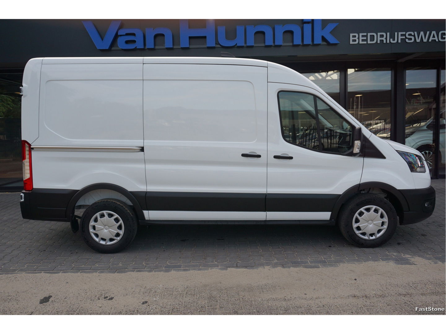 Ford Transit 350M 105PK L2H2 BPM VRIJ!! 12" Sync 4 Apple CP/Android A. Camera, Trekhaak!! NR. A19