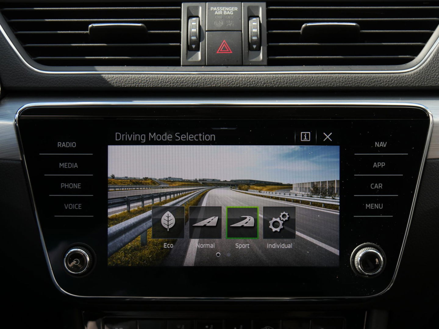 Škoda Superb Combi 1.4TSI iV BUSINESS EDITION PLUS/ CAMERA/ PDC V+A