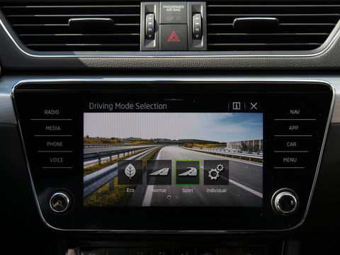 Škoda Superb Combi 1.4TSI iV BUSINESS EDITION PLUS/ CAMERA/ PDC V+A