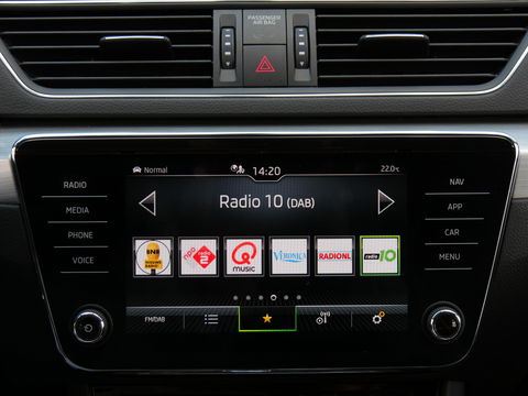 Škoda Superb Combi 1.4TSI iV BUSINESS EDITION PLUS/ CAMERA/ PDC V+A
