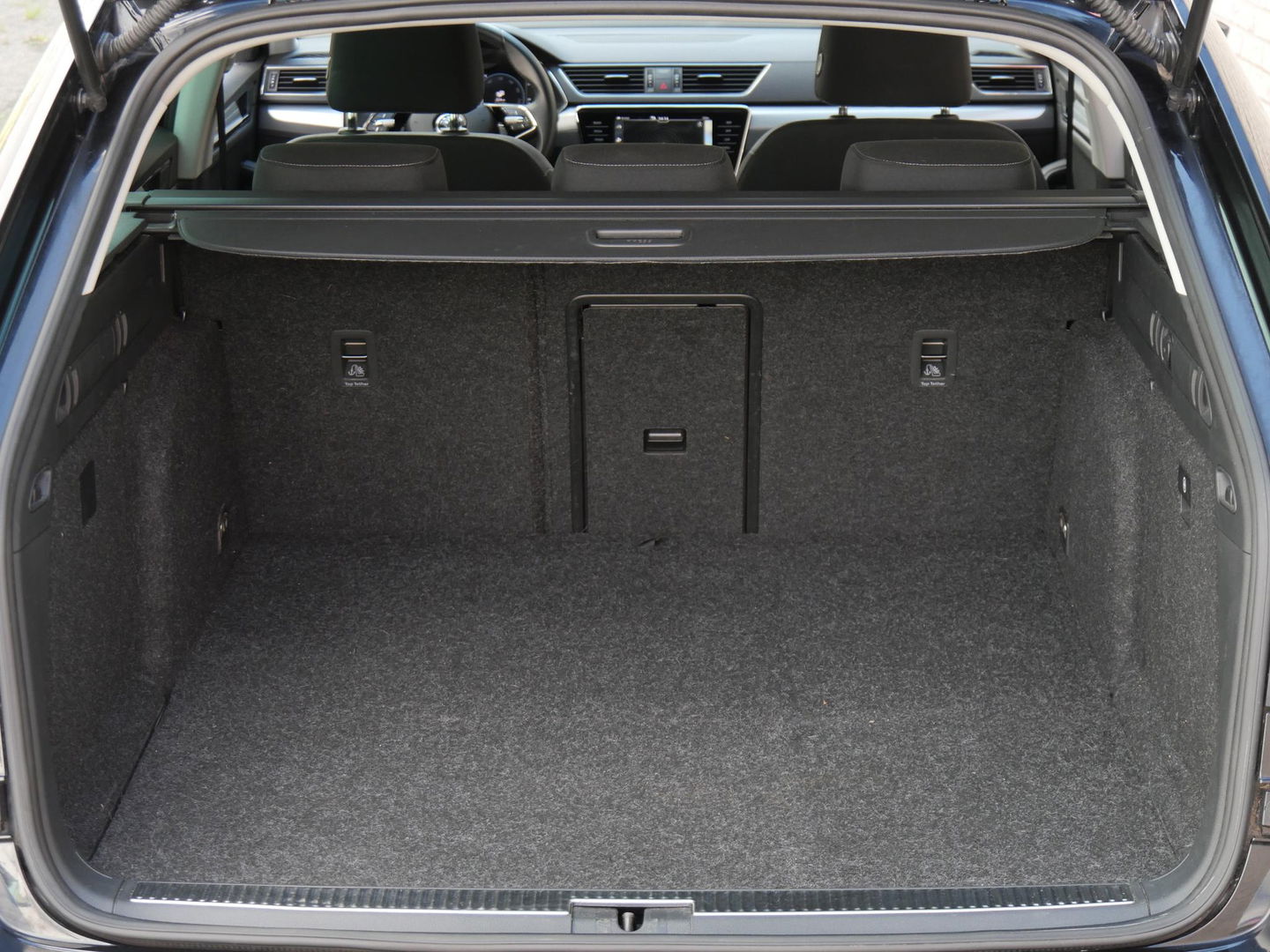 Škoda Superb Combi 1.4TSI iV BUSINESS EDITION PLUS/ CAMERA/ PDC V+A