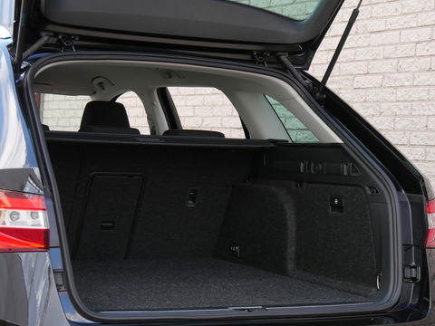 Škoda Superb Combi 1.4TSI iV BUSINESS EDITION PLUS/ CAMERA/ PDC V+A