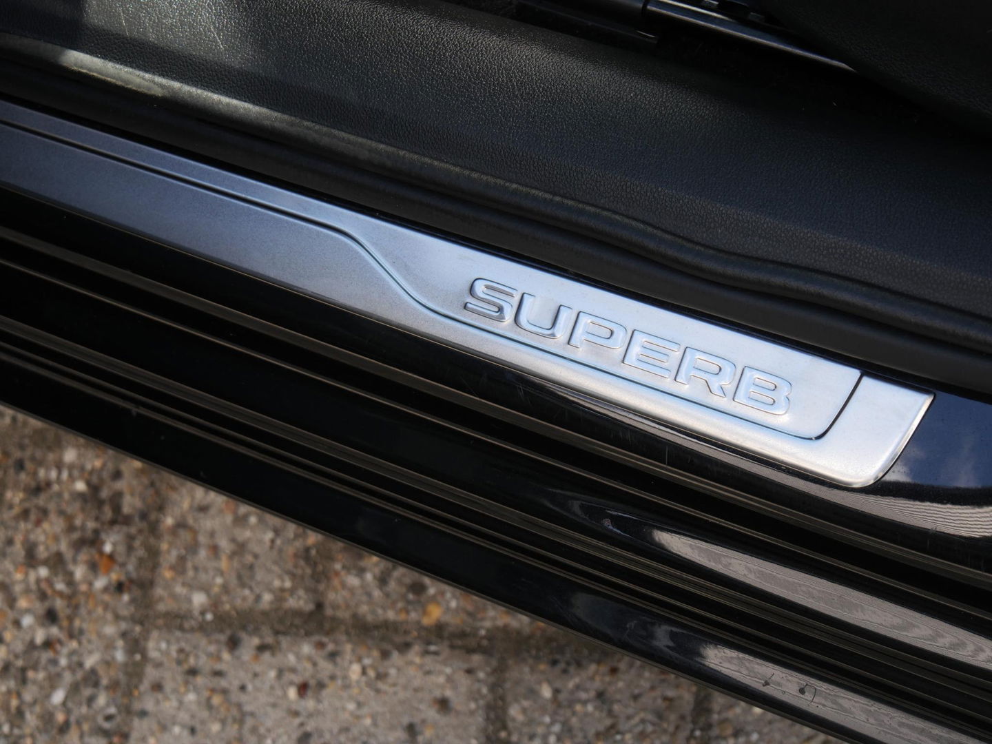 Škoda Superb Combi 1.4TSI iV BUSINESS EDITION PLUS/ CAMERA/ PDC V+A