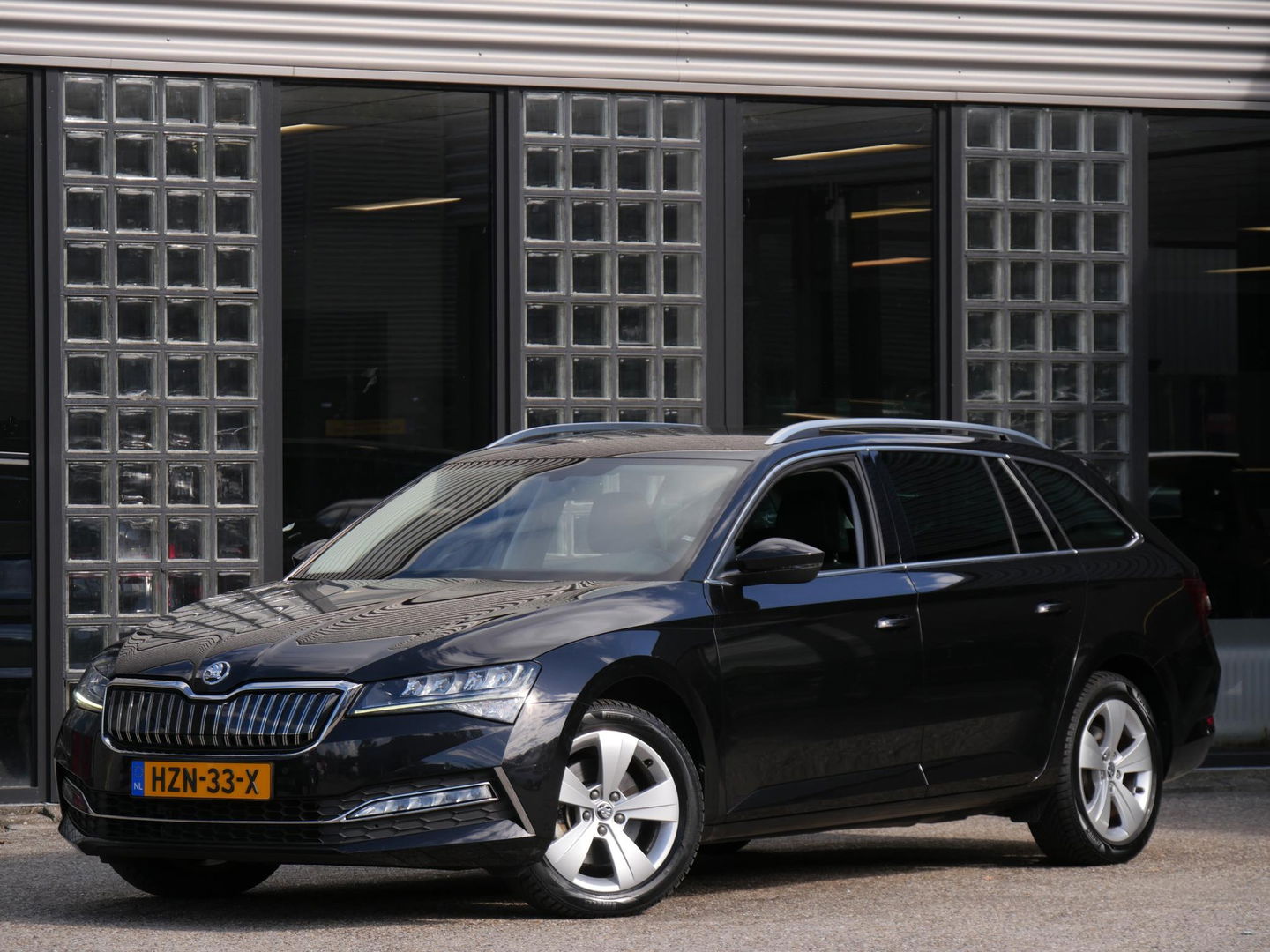 Škoda Superb Combi 1.4TSI iV BUSINESS EDITION PLUS/ CAMERA/ PDC V+A