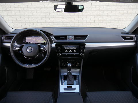 Škoda Superb Combi 1.4TSI iV BUSINESS EDITION PLUS/ CAMERA/ PDC V+A