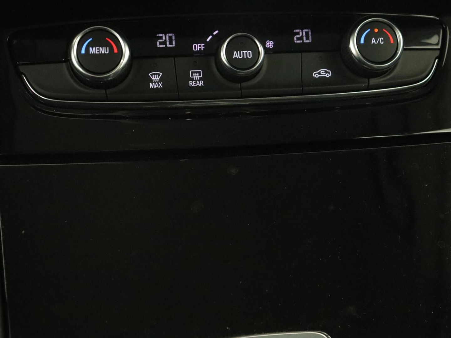 Opel Grandland X 1.6 Turbo Hybrid Business Edition | Carplay | Navigatie | Full LED | Parkeerhulp | Cruise control | Climate control | PHEV | Plug In