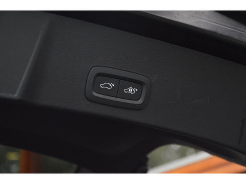 Volvo XC40 T4 Hybride R-Design | Panoramadak | Trekhaak 1.800 kg | Pilot-Assist | Harman Kardon | 360º Camera | BLIS |