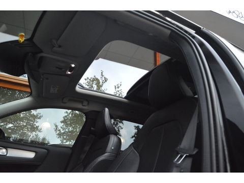Volvo XC40 T4 Hybride R-Design | Panoramadak | Trekhaak 1.800 kg | Pilot-Assist | Harman Kardon | 360º Camera | BLIS |