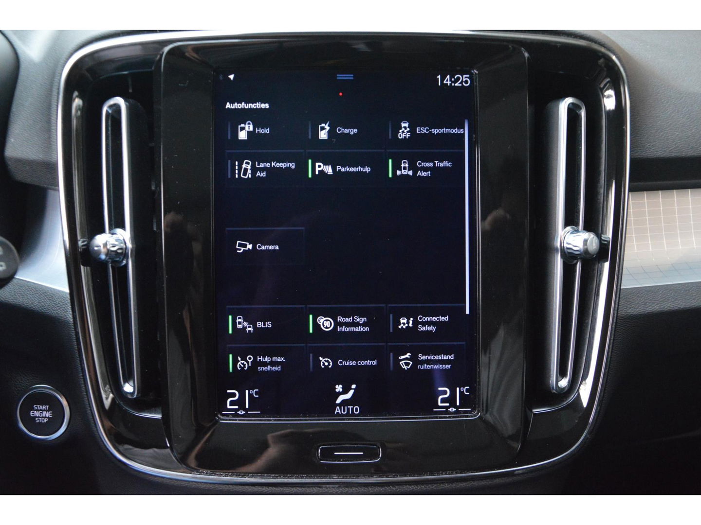 Volvo XC40 T4 Hybride R-Design | Panoramadak | Trekhaak 1.800 kg | Pilot-Assist | Harman Kardon | 360º Camera | BLIS |