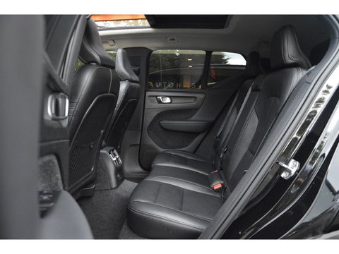 Volvo XC40 T4 Hybride R-Design | Panoramadak | Trekhaak 1.800 kg | Pilot-Assist | Harman Kardon | 360º Camera | BLIS |