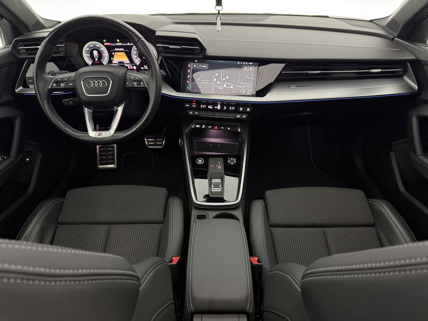 Audi A3 40 TFSI e 225PK S-Line | Pano | Sfeerverl. | Virtual | Adaptive Cruise | Carplay | Stoelverw.