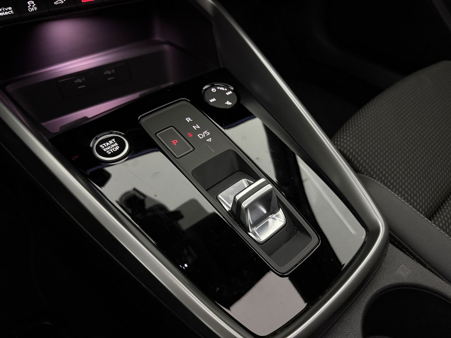 Audi A3 40 TFSI e 225PK S-Line | Pano | Sfeerverl. | Virtual | Adaptive Cruise | Carplay | Stoelverw.