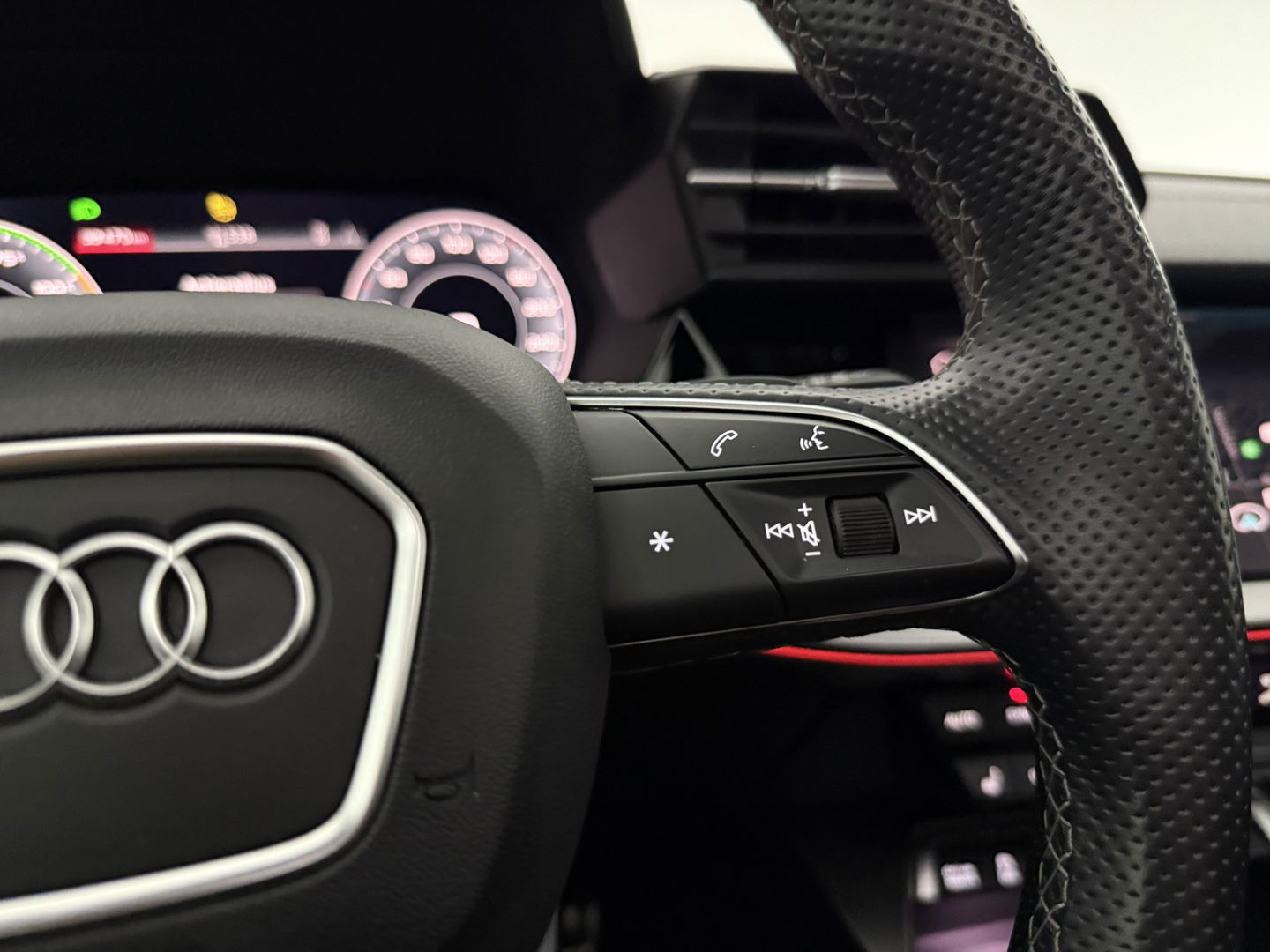 Audi A3 40 TFSI e 225PK S-Line | Pano | Sfeerverl. | Virtual | Adaptive Cruise | Carplay | Stoelverw.