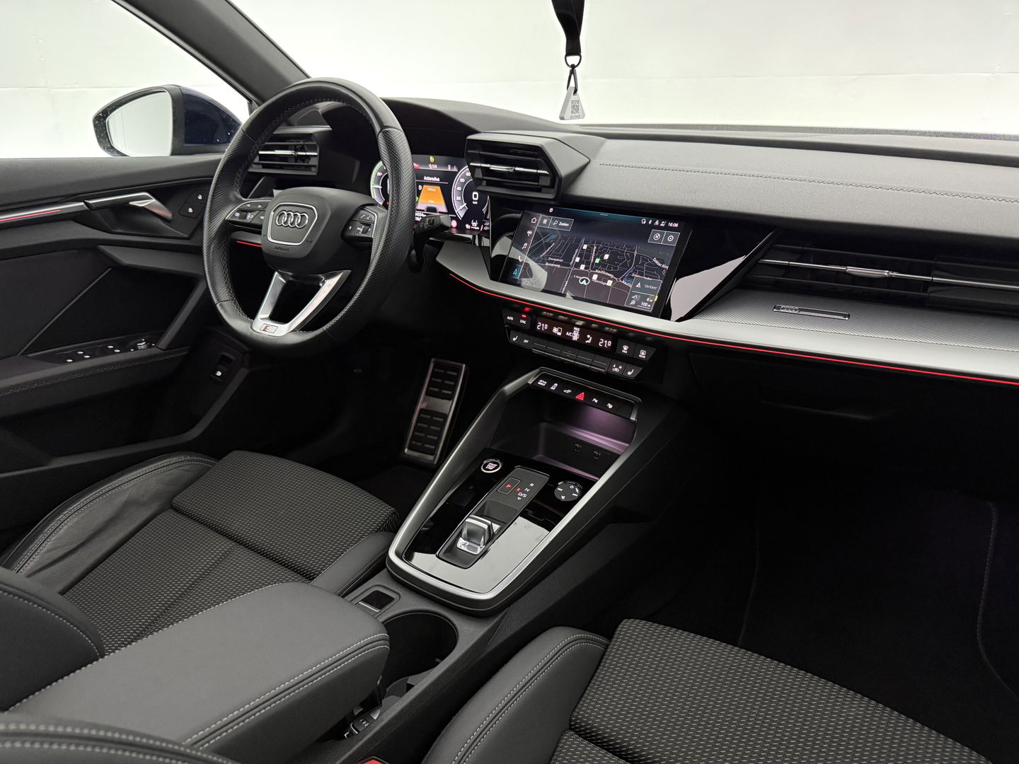 Audi A3 40 TFSI e 225PK S-Line | Pano | Sfeerverl. | Virtual | Adaptive Cruise | Carplay | Stoelverw.