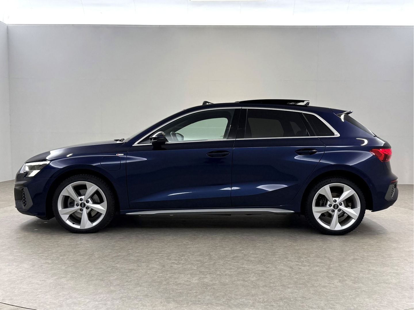 Audi A3 40 TFSI e 225PK S-Line | Pano | Sfeerverl. | Virtual | Adaptive Cruise | Carplay | Stoelverw.