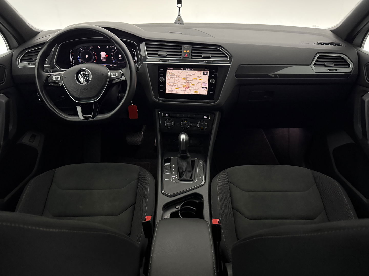 Volkswagen Tiguan 1.5 TSI ACT 150PK R-line | Virtual | Carplay | Trekh. | Adaptive Cruise | LED | Parkeersens.
