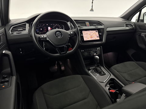 Volkswagen Tiguan 1.5 TSI ACT 150PK R-line | Virtual | Carplay | Trekh. | Adaptive Cruise | LED | Parkeersens.