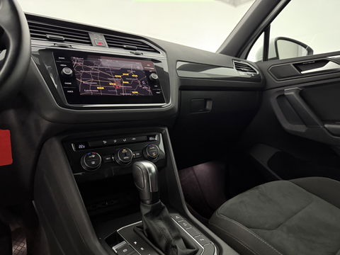 Volkswagen Tiguan 1.5 TSI ACT 150PK R-line | Virtual | Carplay | Trekh. | Adaptive Cruise | LED | Parkeersens.