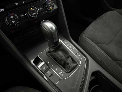 Volkswagen Tiguan 1.5 TSI ACT 150PK R-line | Virtual | Carplay | Trekh. | Adaptive Cruise | LED | Parkeersens.