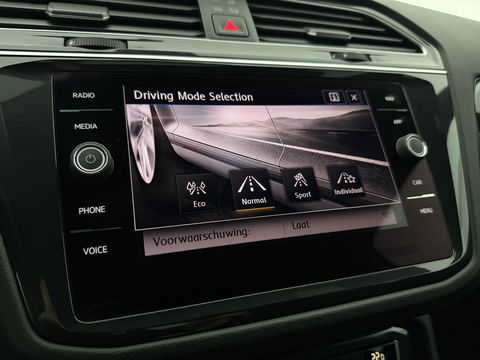 Volkswagen Tiguan 1.5 TSI ACT 150PK R-line | Virtual | Carplay | Trekh. | Adaptive Cruise | LED | Parkeersens.